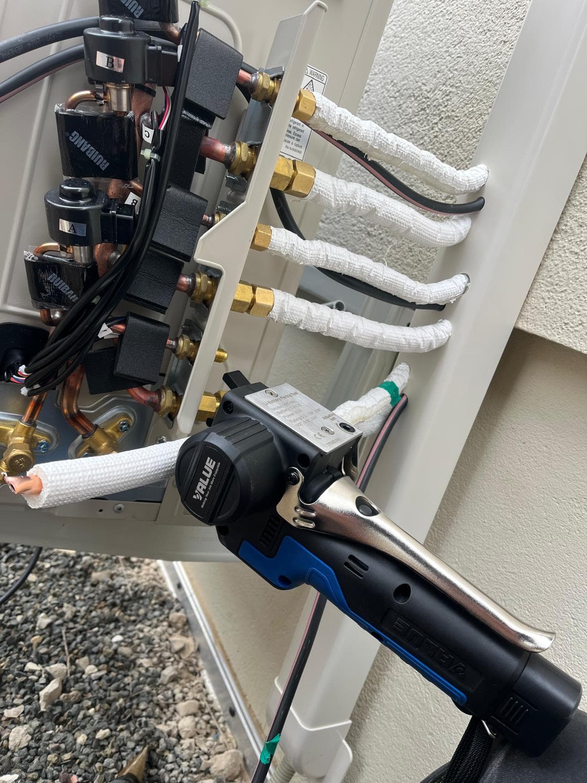 Installation d'un système de climatisation par ADT climatisation Chauffage